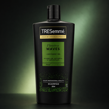 TRESemmé Flawless Waves + Coconut Oil Shampoo 685ml She Cosmetics®